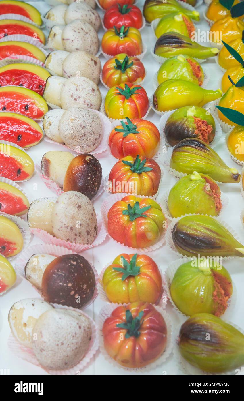 Frutta Martorana, massepain traditionnel des bonbons, Cefalù, Sicile, Italie Banque D'Images