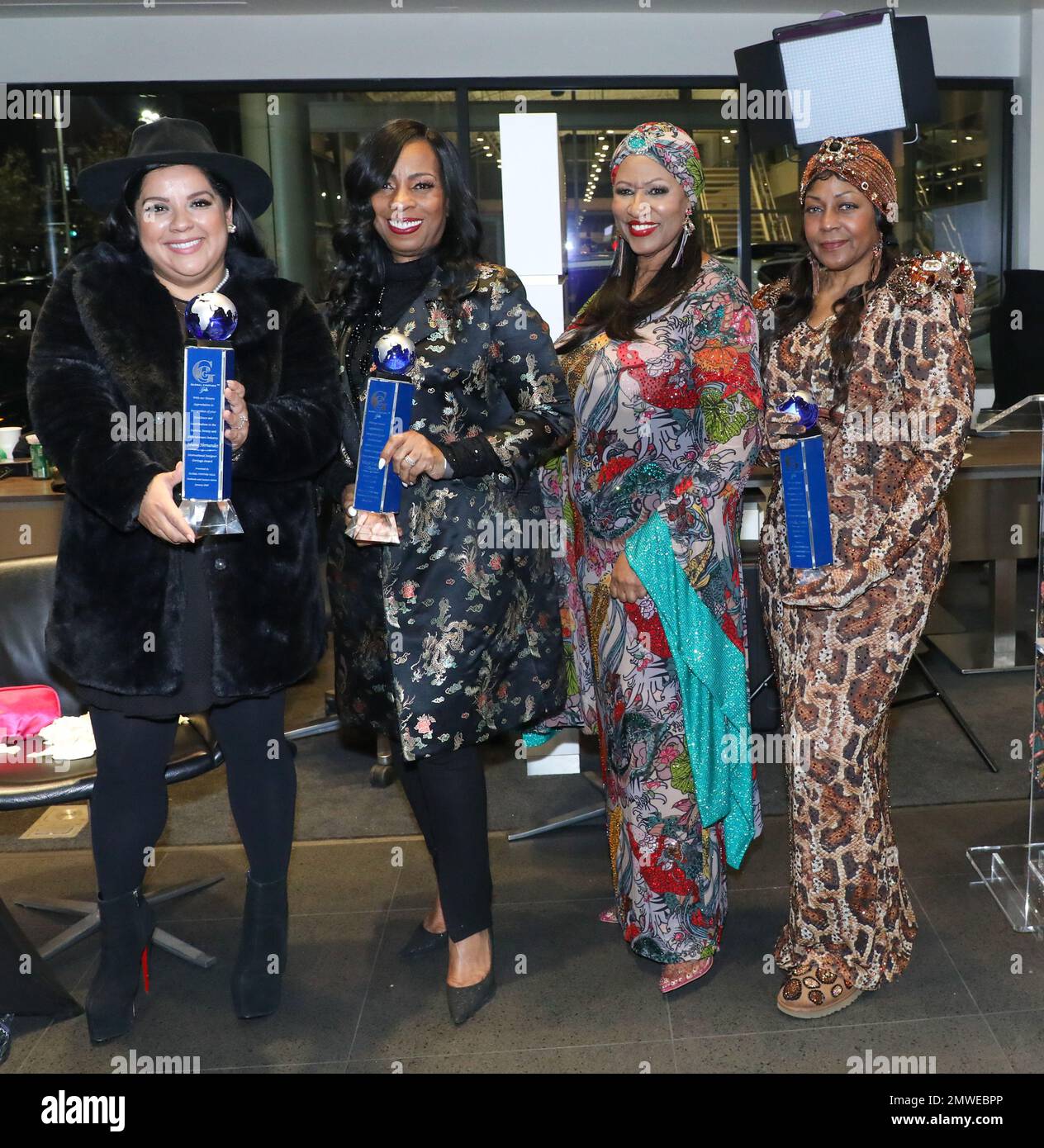 Los Angeles, Californie, États-Unis. 22nd janvier 2023. Les designers Johanna Hernandez, Angela Dean, Linda Gray et Linda Stokes assistent à la cérémonie de remise des prix au Gala de la Couture mondiale 2023 au centre-ville de Porsche à Los Angeles, en Californie. Crédit: Sheri Determan Banque D'Images