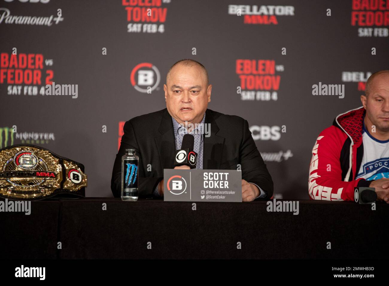 Los Angeles, Californie - 1 février: Scott Coker, président du Bellator s'adresse à la presse avant le Bellator 290 Bader vs Fedor 2 au Forum on 4 février 2023 à Los Angeles, Californie, États-Unis. (Photo de Matt Davies) Banque D'Images