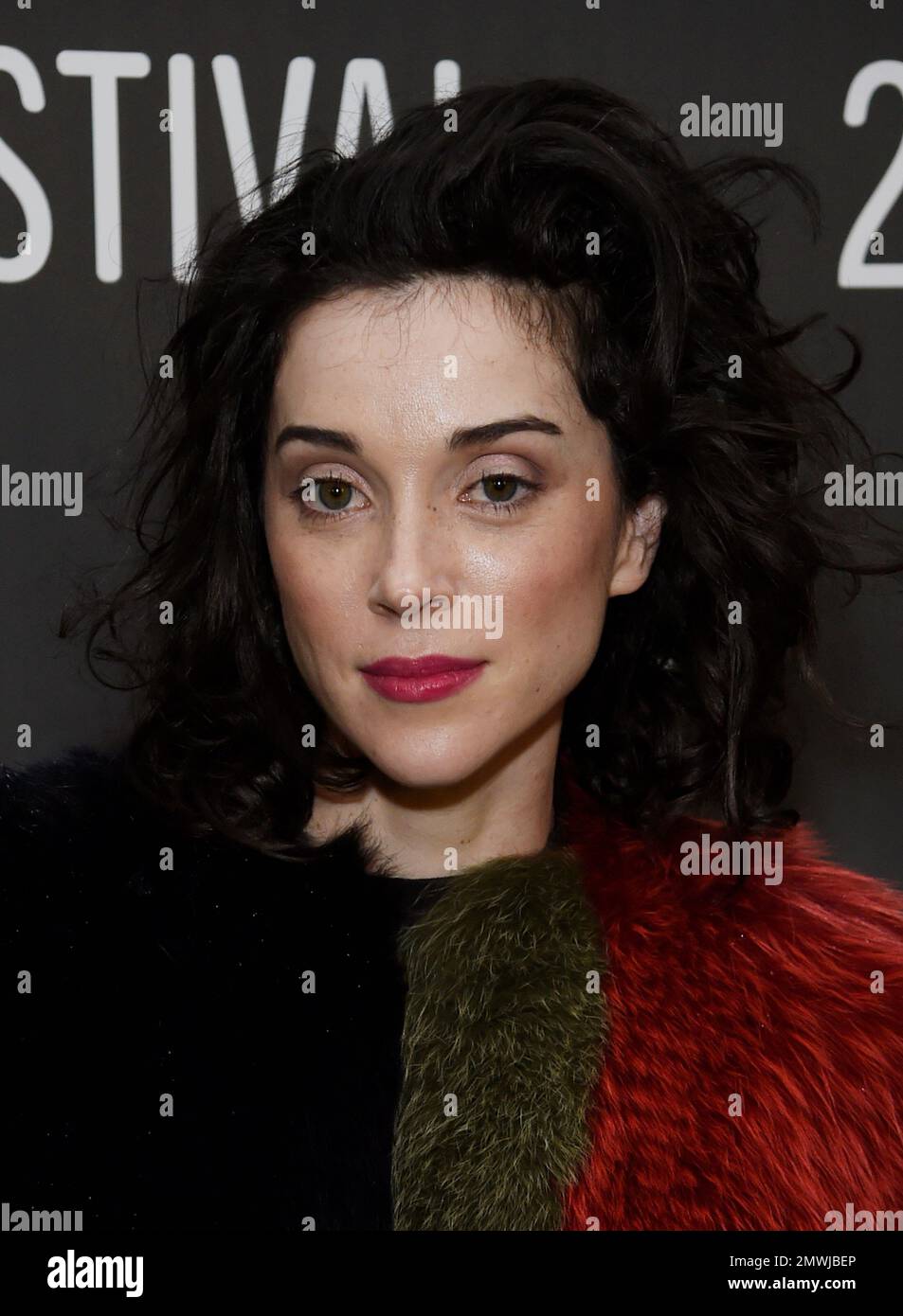Annie Clark, aka musician St. Vincent, one of the directors of "XX," poses at the premiere of the film at the Library Center Theatre during the 2017 Sundance Film Festival on Sunday, Jan. 22, 2017, in Park City, Utah. The film is a horror anthology featuring four female directors. (Photo by Chris Pizzello/Invision/AP) Banque D'Images