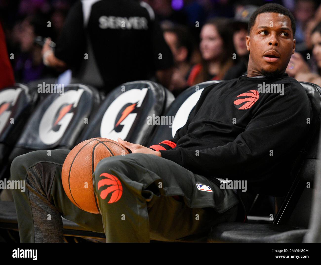 Toronto Raptors guard Kyle Lowry warms up prior to an NBA basketball game against the Los Angeles Lakers in Los Angeles, Sunday, Jan. 1, 2017. (AP Photo/Kelvin Kuo) Banque D'Images