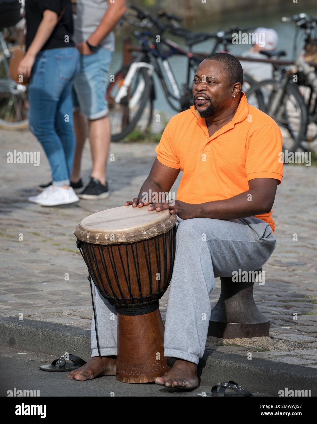 Traditional djembe band Banque de photographies et d'images à haute  résolution - Alamy
