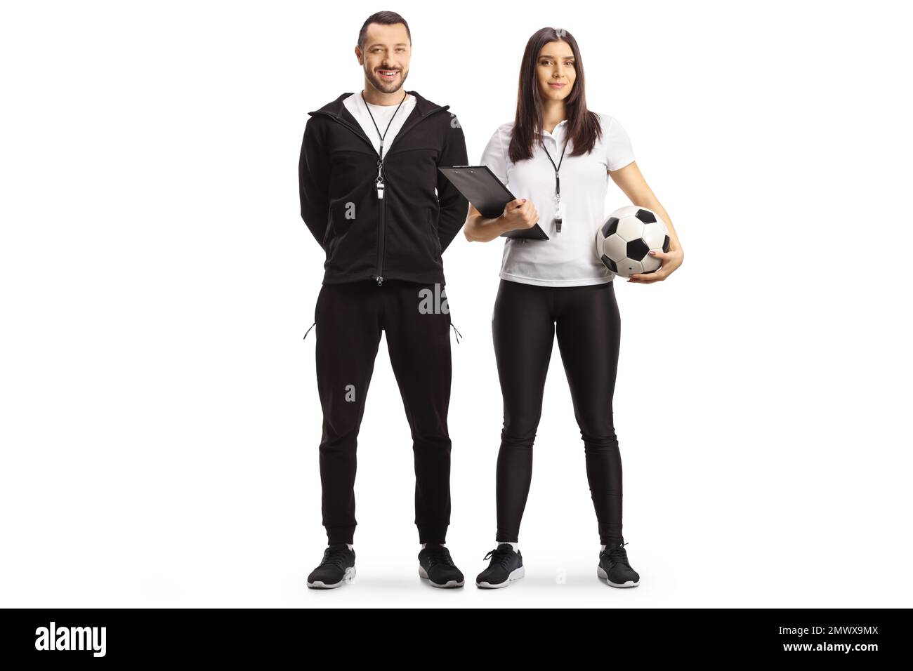 Portrait complet d'un entraîneur de football masculin et féminin posé isolé sur fond blanc Banque D'Images