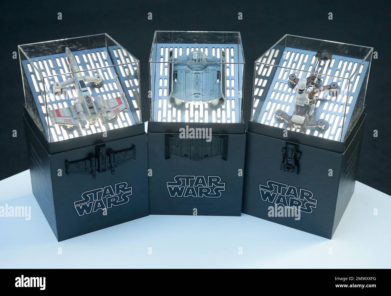 Packaging of the T-65 X-Wing Starfighter, the Advanced X1 and the 74-Z Speeder Bike drones are displayed during a demonstration of Propel Star Wars Battle Quads drones in San Francisco, Wednesday, Nov. 30, 2016. (AP Photo/Jeff Chiu) Banque D'Images