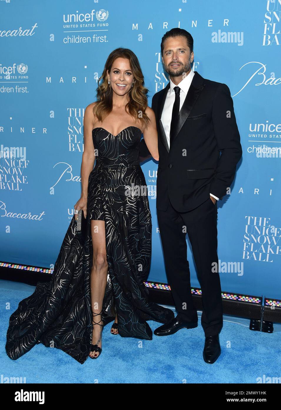 Brooke Burke-Charvet, left, and husband David Charvet attend the 12th Annual UNICEF Snowflake Ball at Cipriani Wall Street on Tuesday, Nov. 29, 2016, in New York. (Photo by Evan Agostini/Invision/AP) Banque D'Images