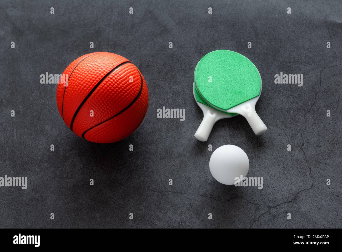 Mini-raquettes de basket-ball et de ping-pong Banque D'Images