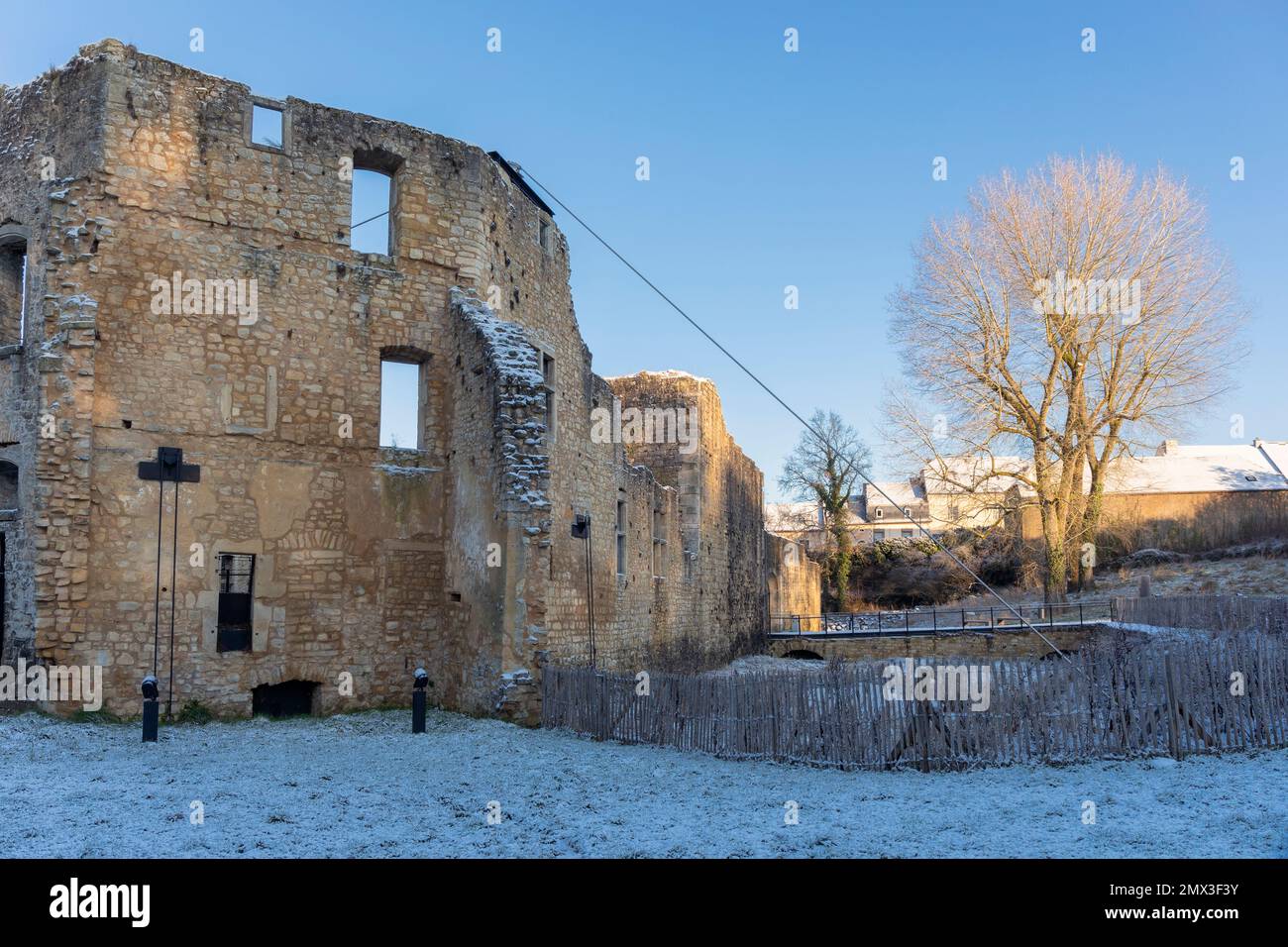 Europe, Luxembourg, Koerich, le Grevenschlass (château de Koerich) en hiver neige du Moat original Banque D'Images