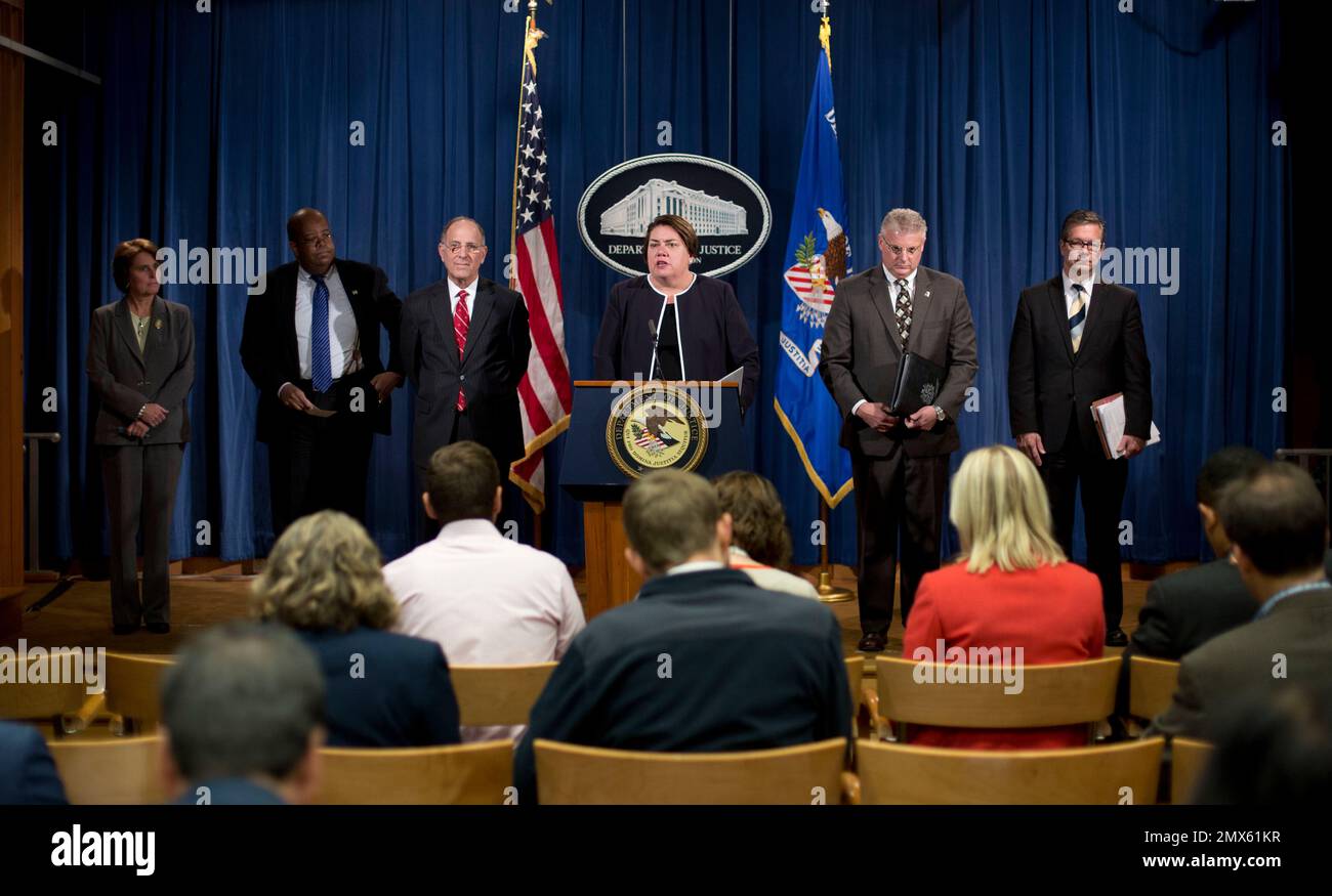 Assistant Attorney General Leslie R. Caldwell, center, of the Criminal ...