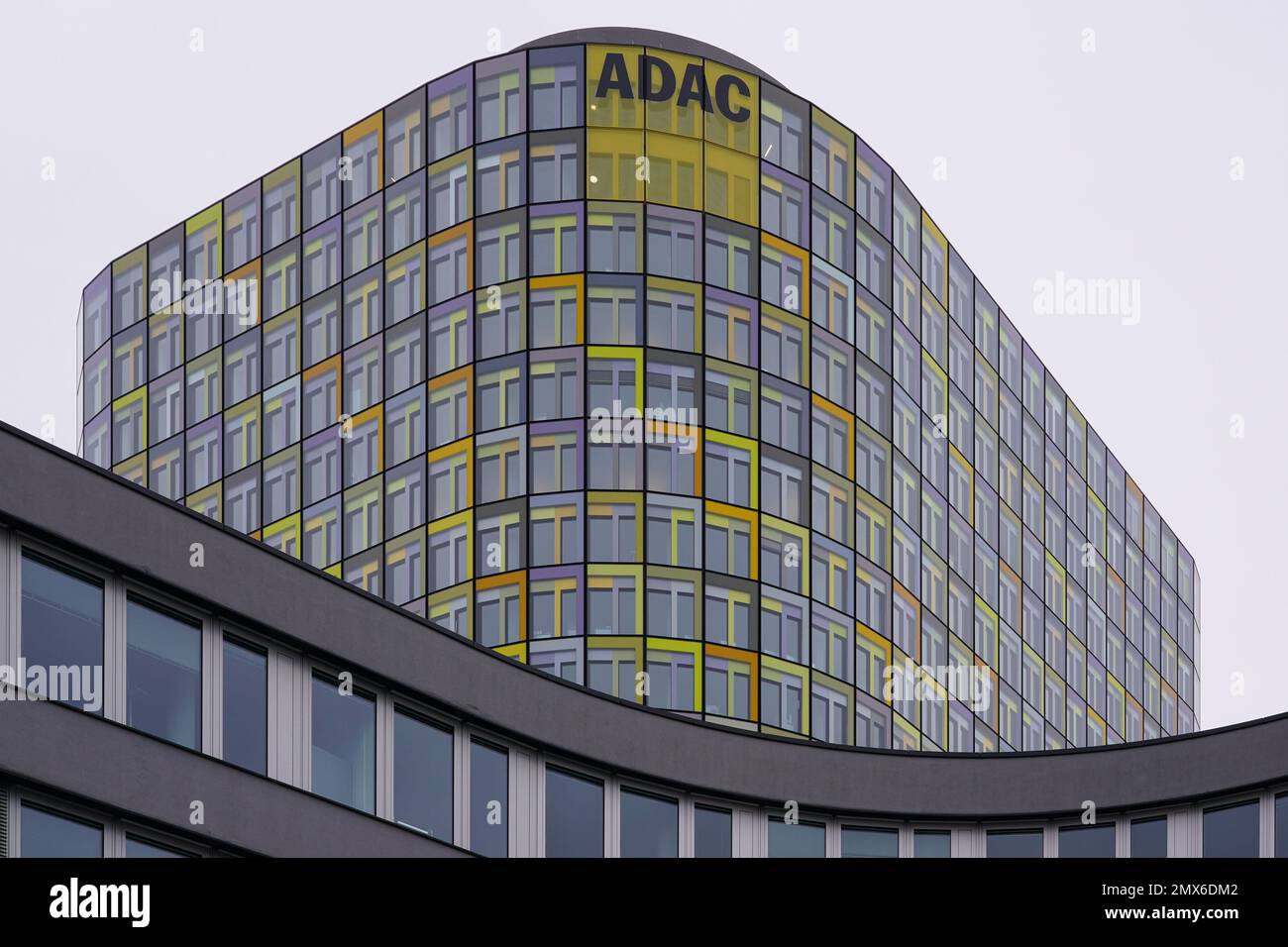 ADAC, siège du club automobile allemand dans le quartier de Munich Sendling-Westpark. Conçu par la société d'architecture Sauerbruch Hutton. Banque D'Images