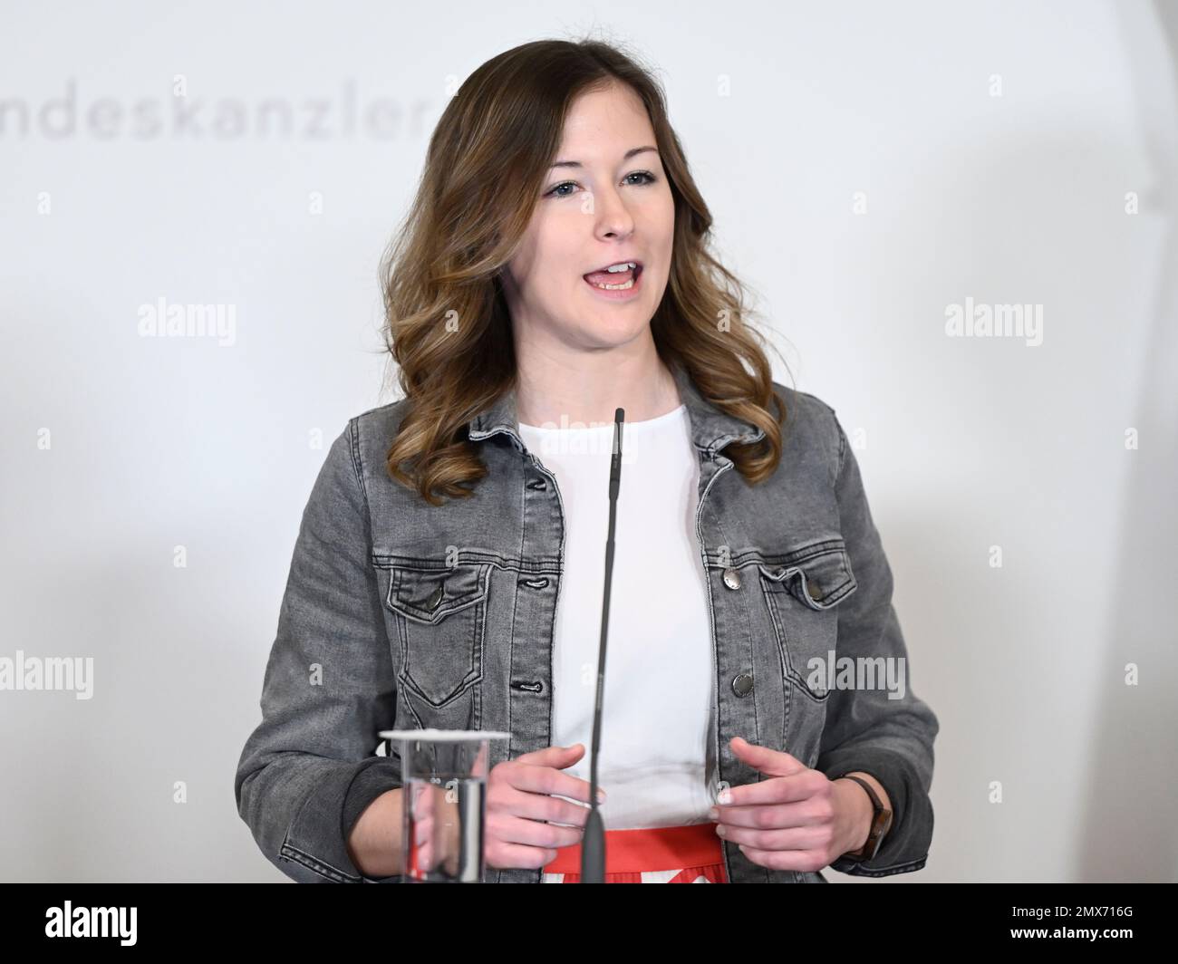 Vienne, Autriche. 02nd févr. 2023. Conférence de presse à l'occasion de la Journée de la sécurité Internet 2023 sur la présentation d'une étude sur les jeunes et de faux rapports sur Internet avec la Secrétaire d'Etat à la Jeunesse Claudia Plakolm (ÖVP) à la Chancellerie fédérale Banque D'Images