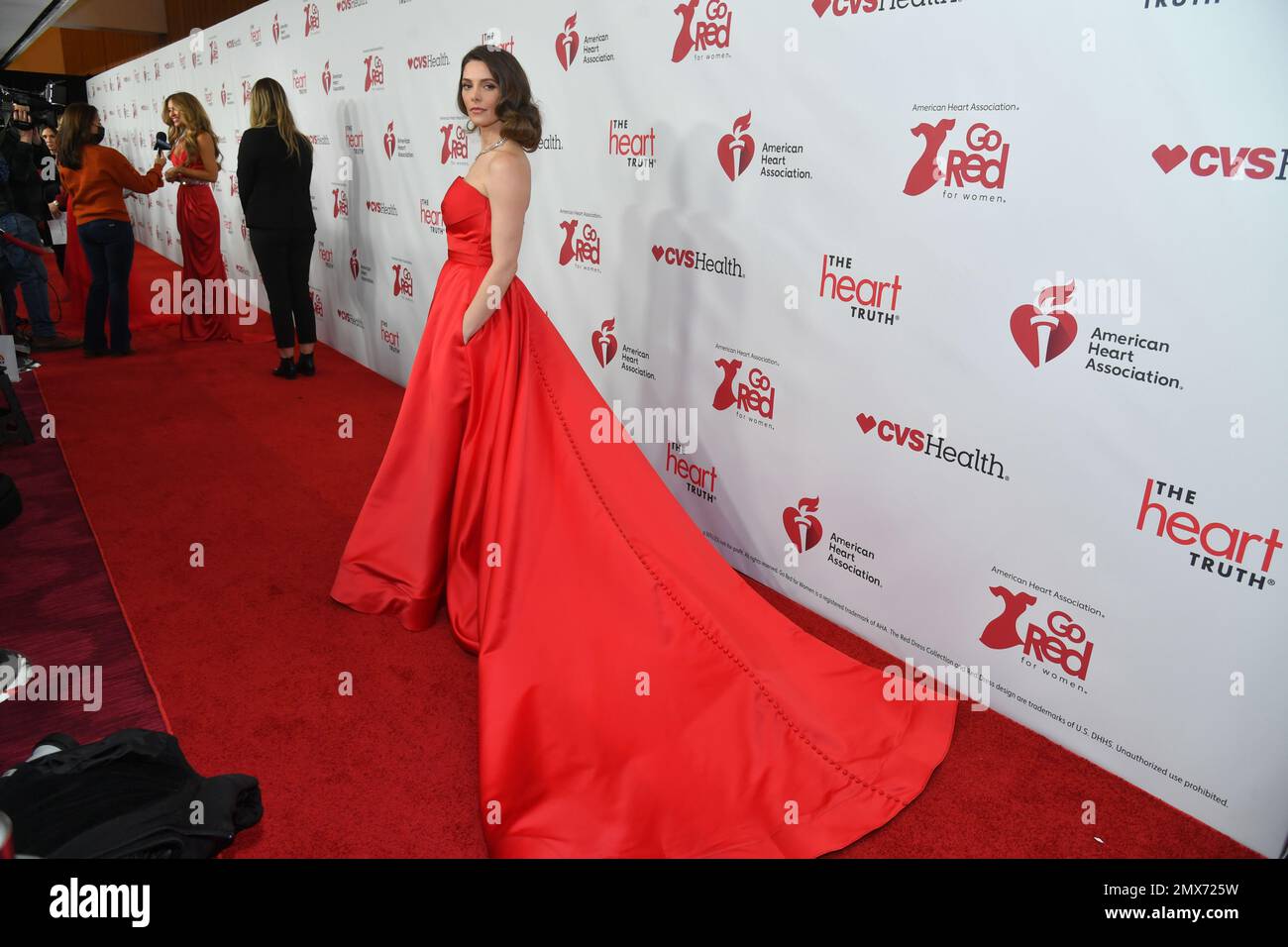 Ashley Greene participe au concert 2023 de la collection de robes rouges Go Red for Women de l'American Heart Association sur 01 février 2023 à New York. Banque D'Images