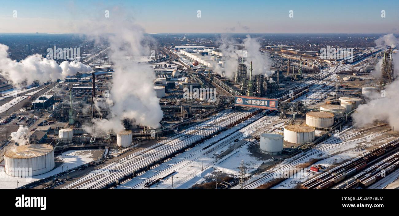 Detroit, Michigan - la raffinerie de pétrole Marathon en hiver. Banque D'Images