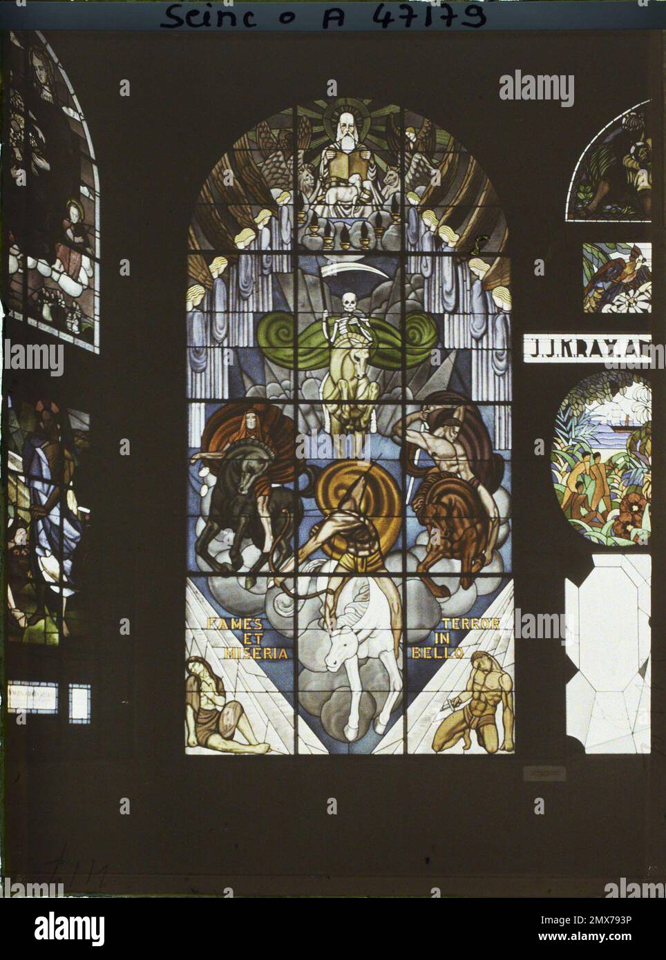 Paris (7th arr.), France l'exposition des arts décoratifs, pavillon des vitraux, apocalypse , 1925 - exposition internationale des arts décoratifs et industriels modernes Paris Banque D'Images