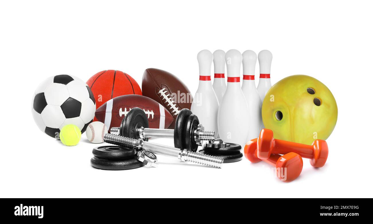 Ensemble d'équipements de sport différents sur fond blanc Banque D'Images