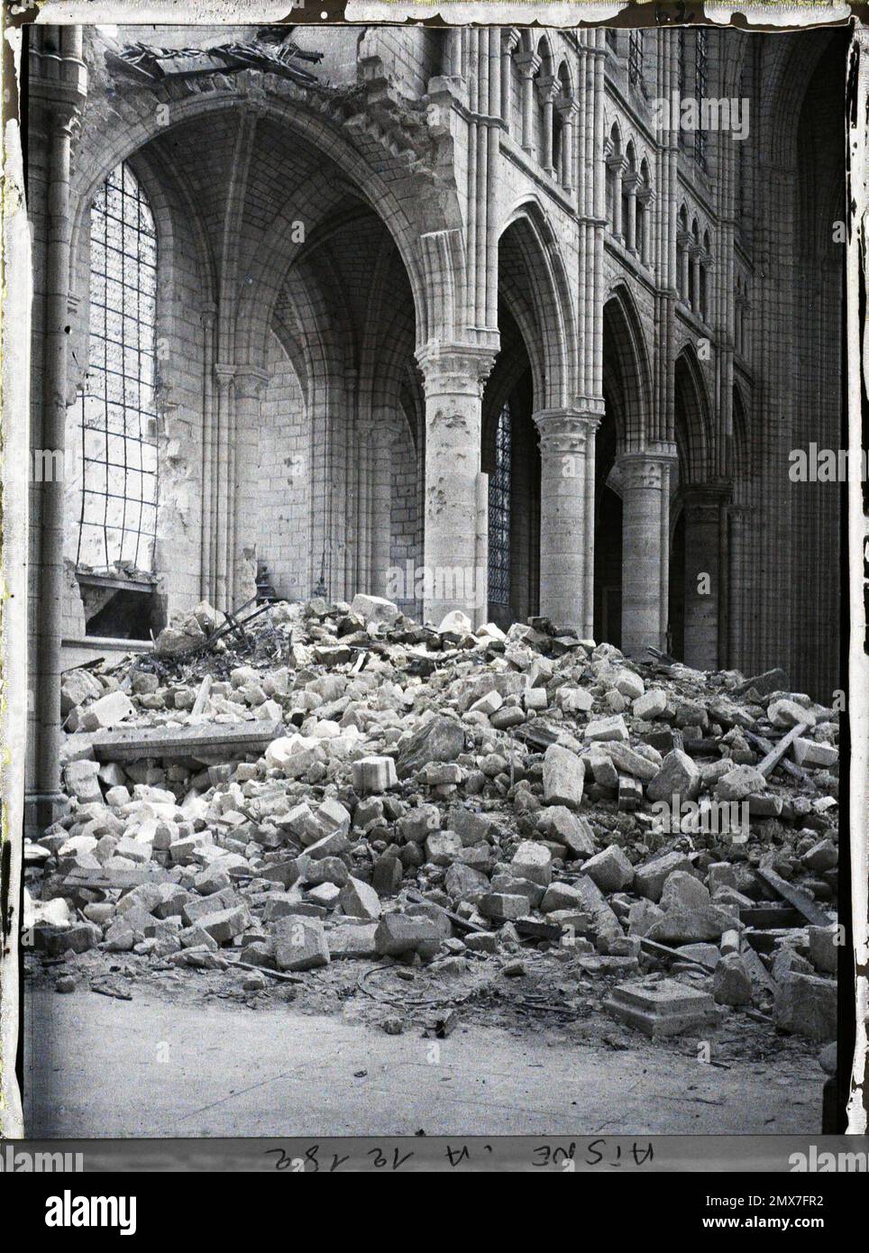 Soissons, Aisne, France la Cathédrale de Soissons, débris de la voûte , 1917 - Aisne - Fernand Cuville (section photographique de l'armée) - (mai-juillet) Banque D'Images