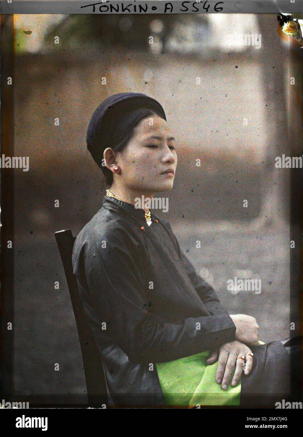 Hà-Nôi, Tonkin, Indochina une jeune femme querterne en costume d'Annamite, Léon occupé en Indochine Banque D'Images