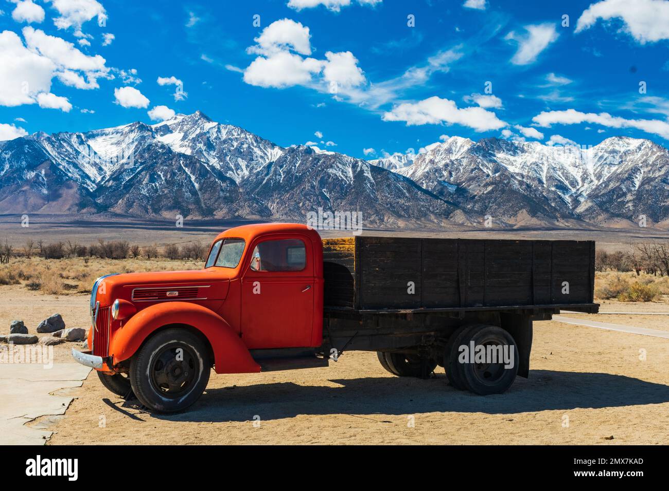 Independence, CA USA - 9 MARS 2022 : Ford Truck historique au Manzanar War Relocation Center Banque D'Images