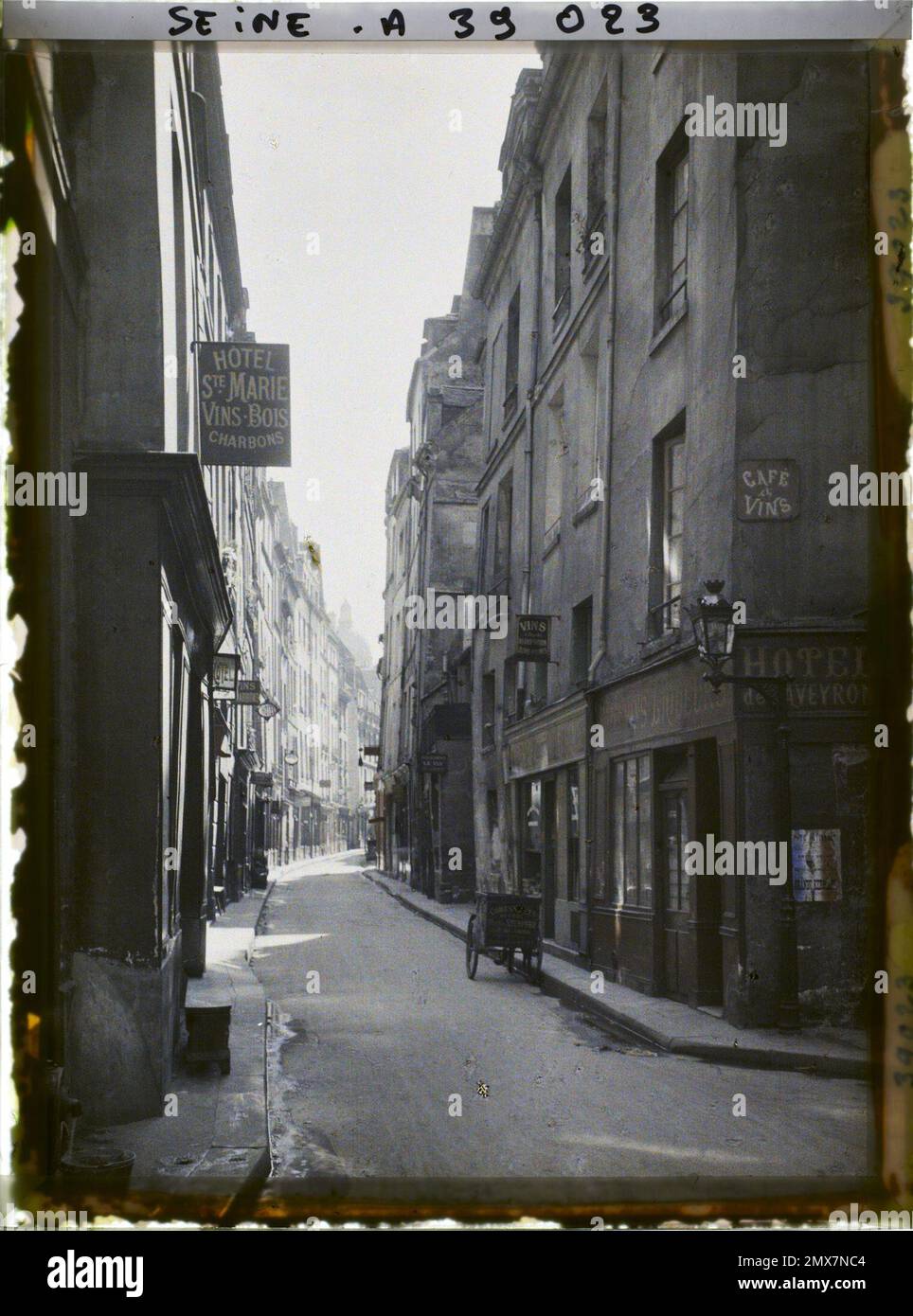 Paris (5), France rue de Bièvre Photo Stock - Alamy