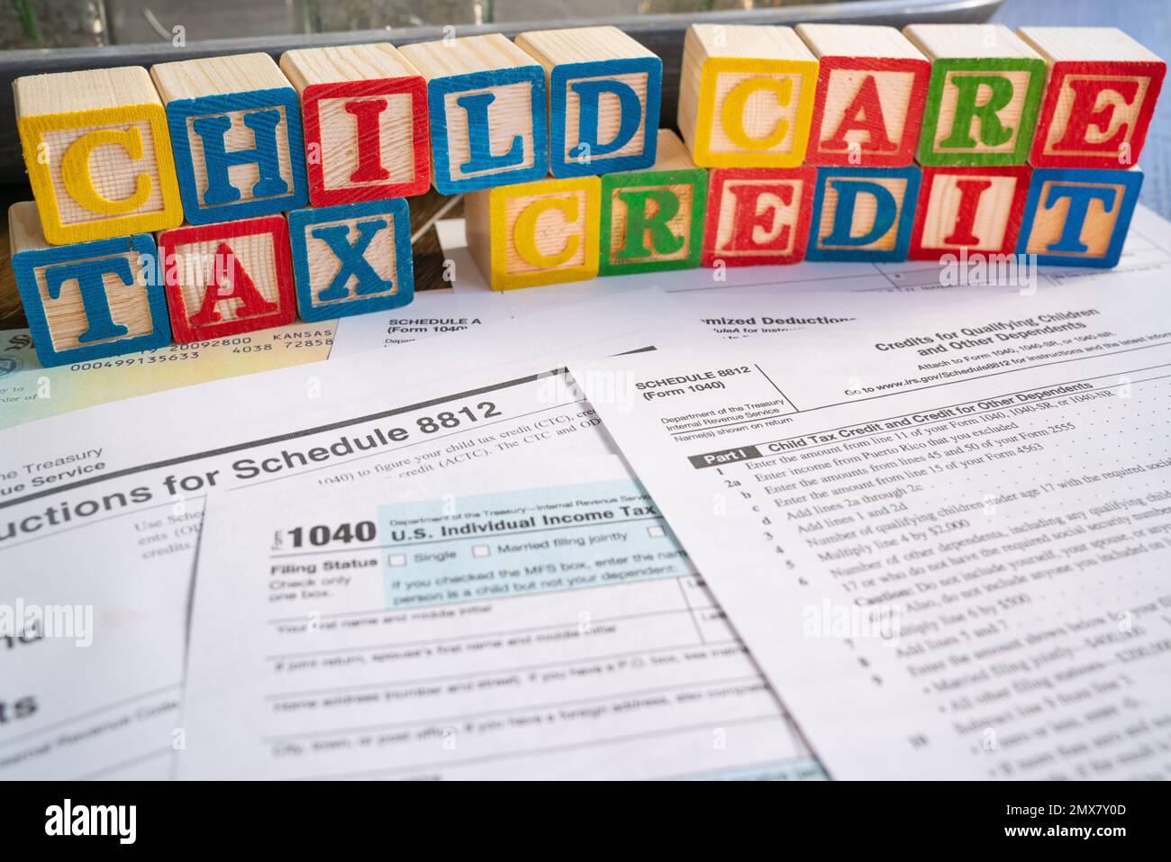 Crédit d'impôt fédéral pour la garde d'enfants avec les formulaires 1040 et 8812 Banque D'Images