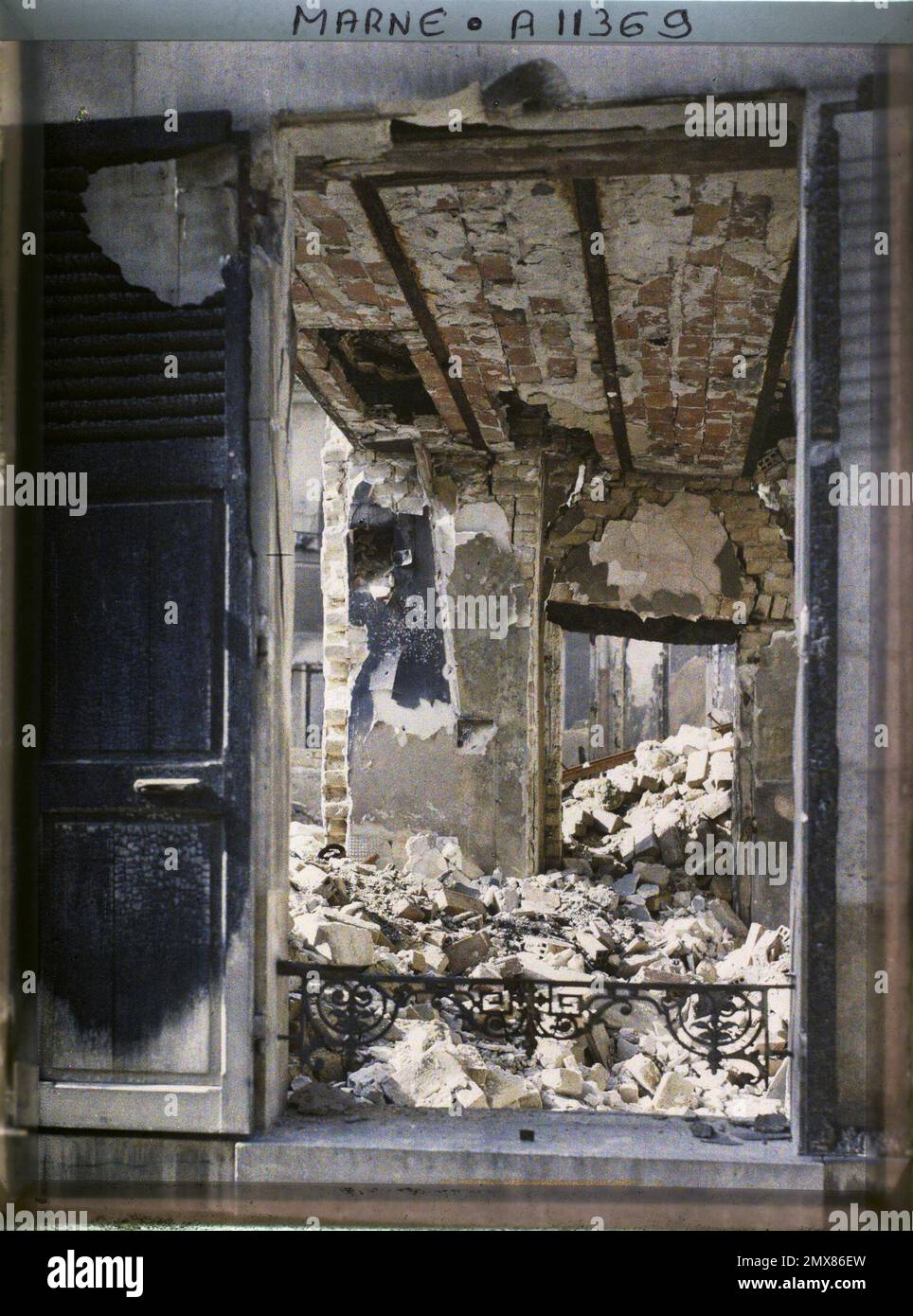 Reims, Marne, Champagne, France Maison ruine après un incendie, rue des