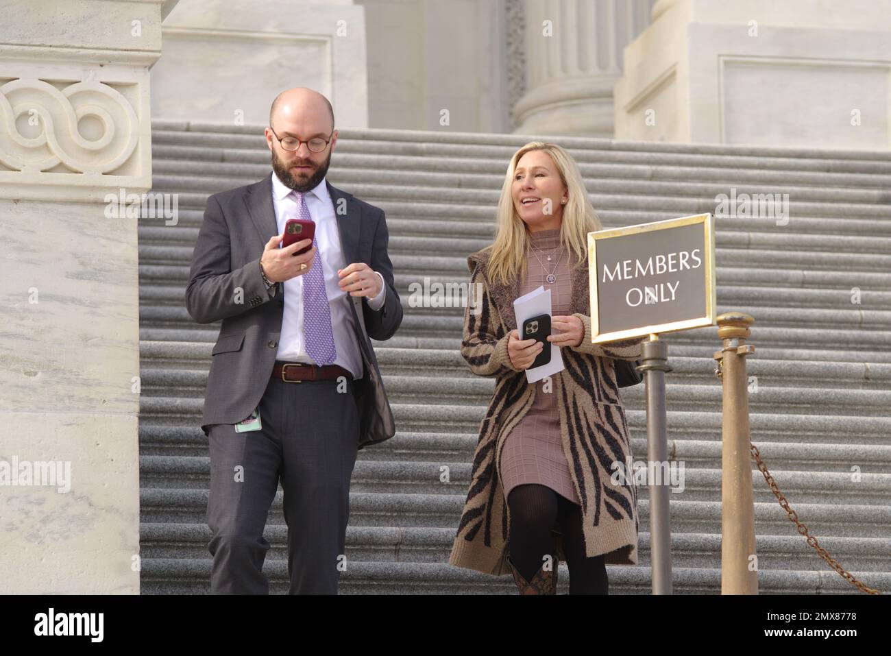 Washington DC, États-Unis. 2 févr. 2023. ÉTATS-UNIS Marjorie Taylor Greene (R-GA) Et un aide quitte les États-Unis Capitole après avoir voté pour Ilhan Omar (D-Minn.) Du Comité des affaires étrangères de la Chambre. Credit: Philip Yabut/Alay Live News Banque D'Images