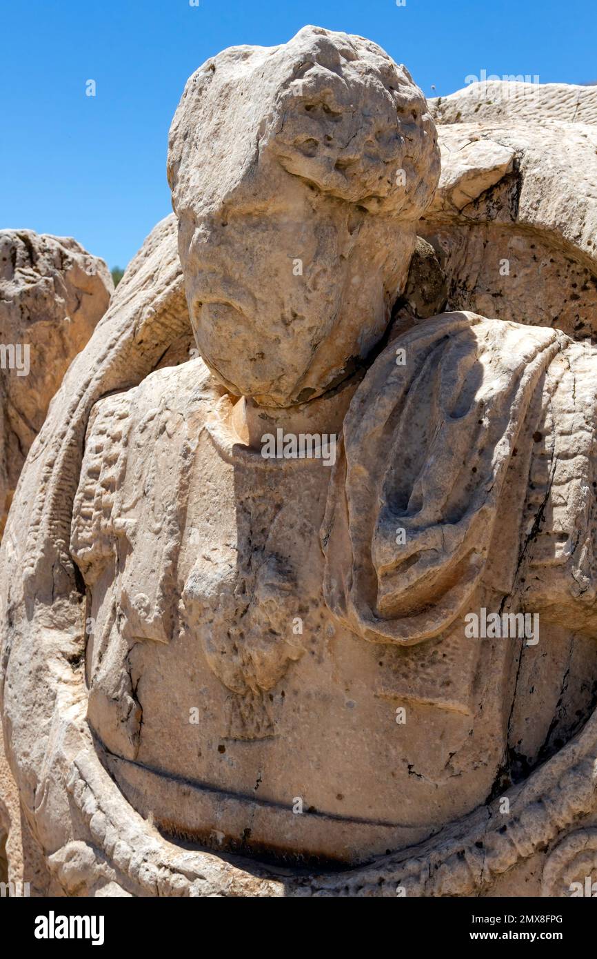 Buste d'un empereur romain sur le site archéologique d'Éléusis, Grèce, peut-être de Marcus Aurelius. Eleusis est la capitale européenne de la culture de 2023. Banque D'Images