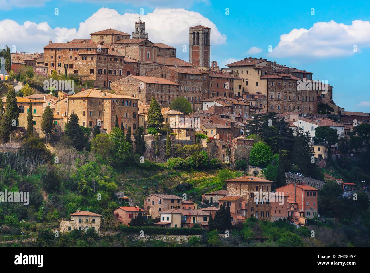 Montepulciano village médiéval italien horizon. Province de Sienne, région de Toscane, Italie, Europe. Banque D'Images