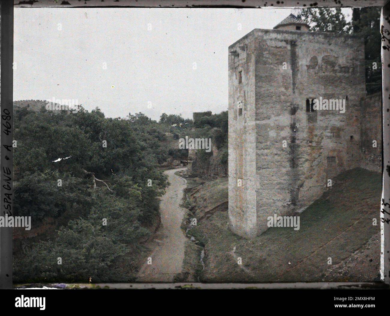 Grenade, Espagne Tour de Las Infantas de la tour Cautiva au rond-point de l'Alhambra au Generalifetour des nourrissons vers le Generalife , 1914 - Espagne - Auguste Léon - (15 juin -4 juillet) Banque D'Images