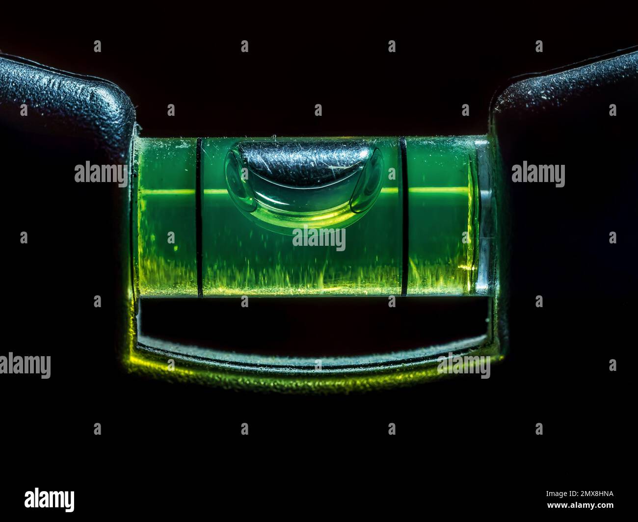 Gros plan du tube en verre à niveau à bulle Banque D'Images