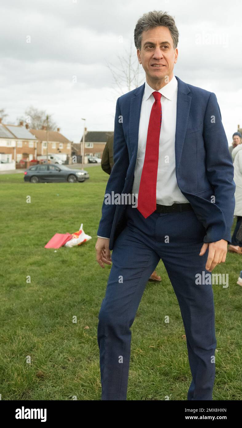 Ed Miliband, politicien britannique en poste de Secrétaire d’État fantôme aux changements climatiques et Net Zero en visite à Mansfield, lors des élections locales de 2023. Banque D'Images