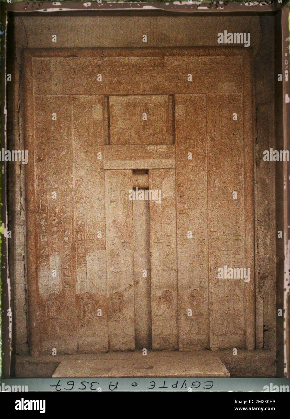 SAQQARAH, Egypte, Afrique Stèle monolithique en calcaire , 1914 - Egypte - Auguste Léon - (janvier -février) Banque D'Images