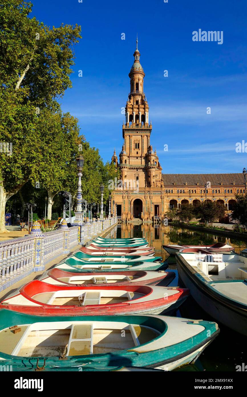 Place espagnole (Plaza de Espana) Séville l'Espagne est la capitale et la plus grande ville de la communauté autonome espagnole d'Andalousie et de la province de se Banque D'Images