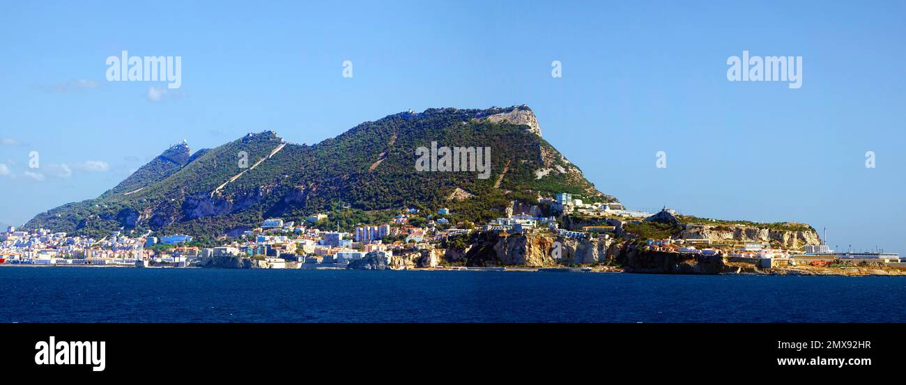 Rock of Gibraltar est un territoire britannique d'outre-mer et une ville située à la pointe sud de la péninsule ibérique Banque D'Images