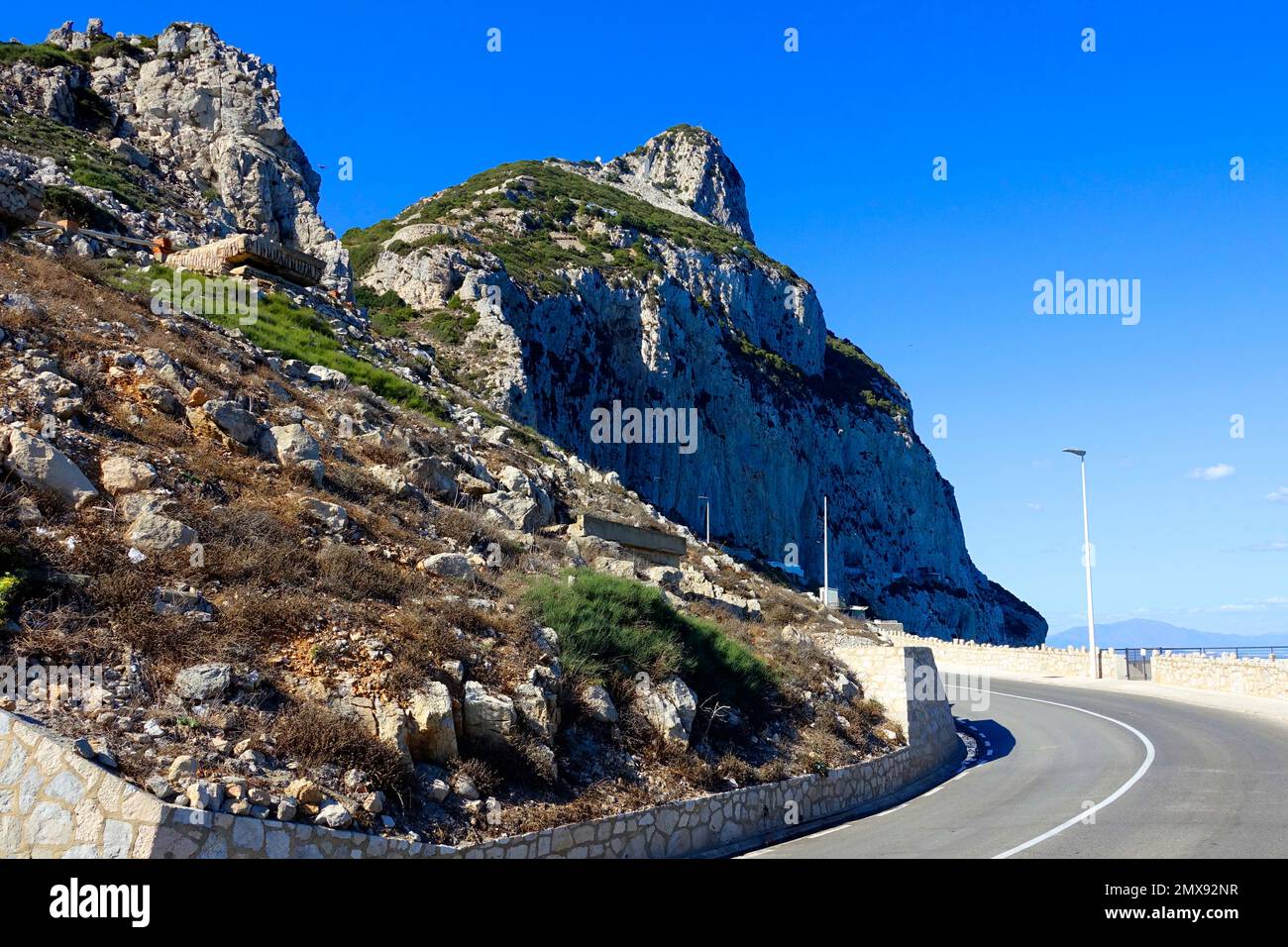 Rock of Gibraltar est un territoire britannique d'outre-mer et une ville située à la pointe sud de la péninsule ibérique Banque D'Images