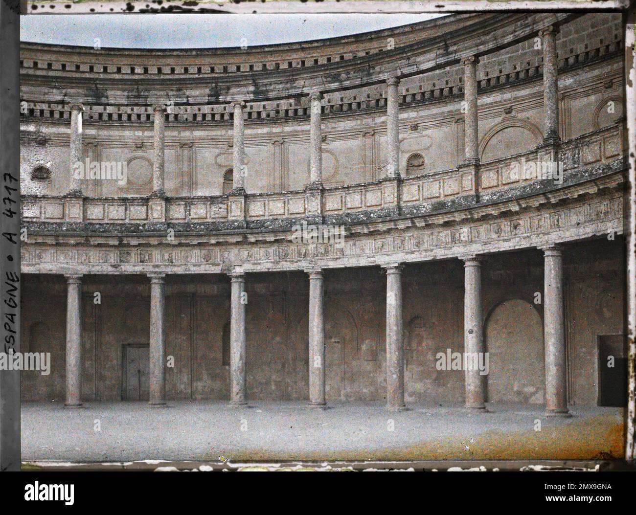 Grenade, Espagne Alhambra: Cour du Palais Charles Quint , 1914 - Espagne - Auguste Léon - (15 juin -4 juillet) Banque D'Images