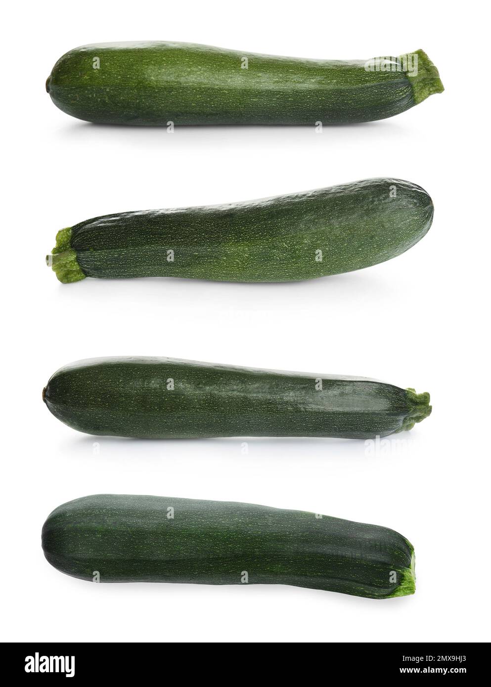Ensemble de courgettes fraîches mûres sur fond blanc Banque D'Images
