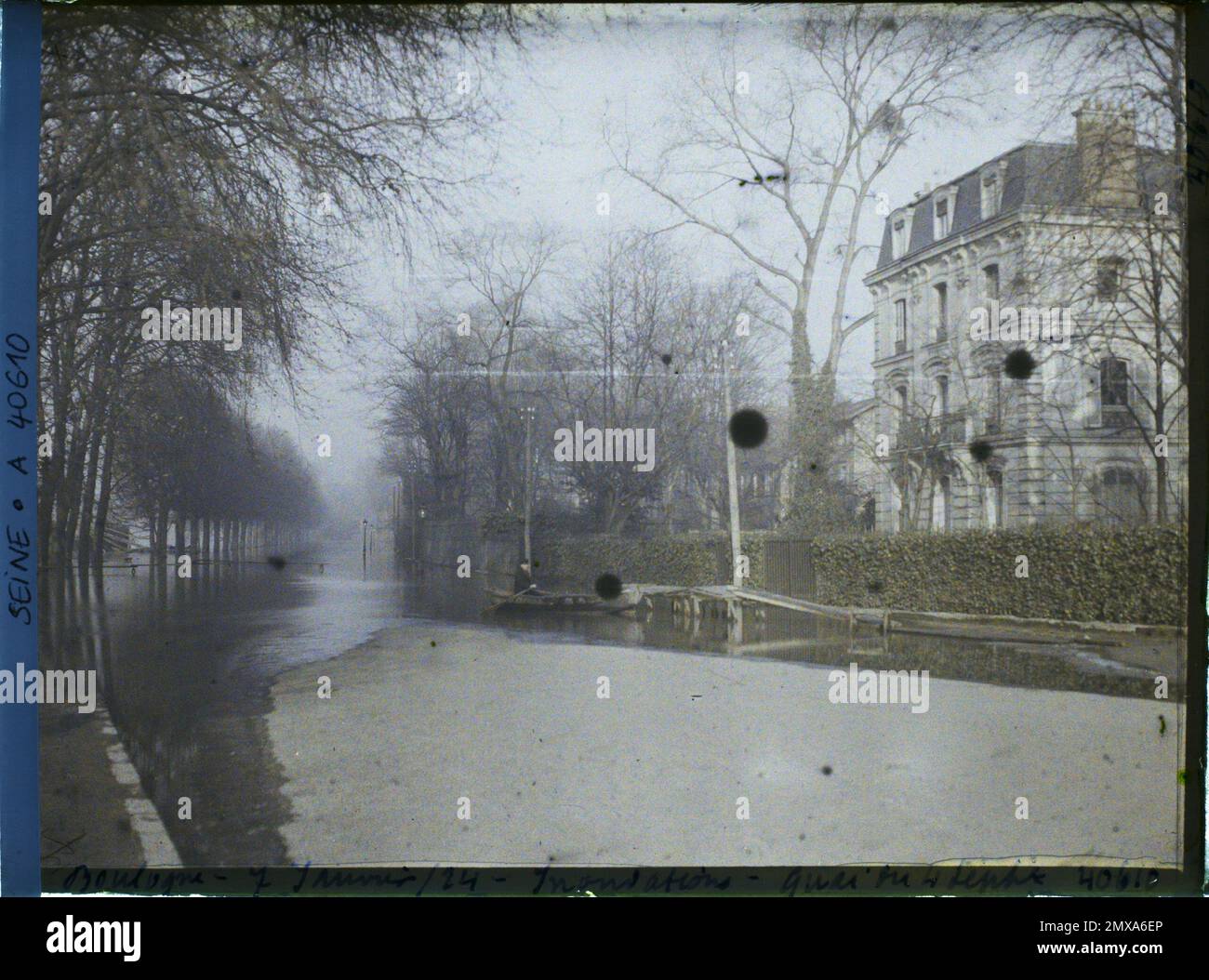 Boulogne-sur-Seine, France inondations des quais en face du cercle autour du monde, propriété d'Albert Kahn , Banque D'Images