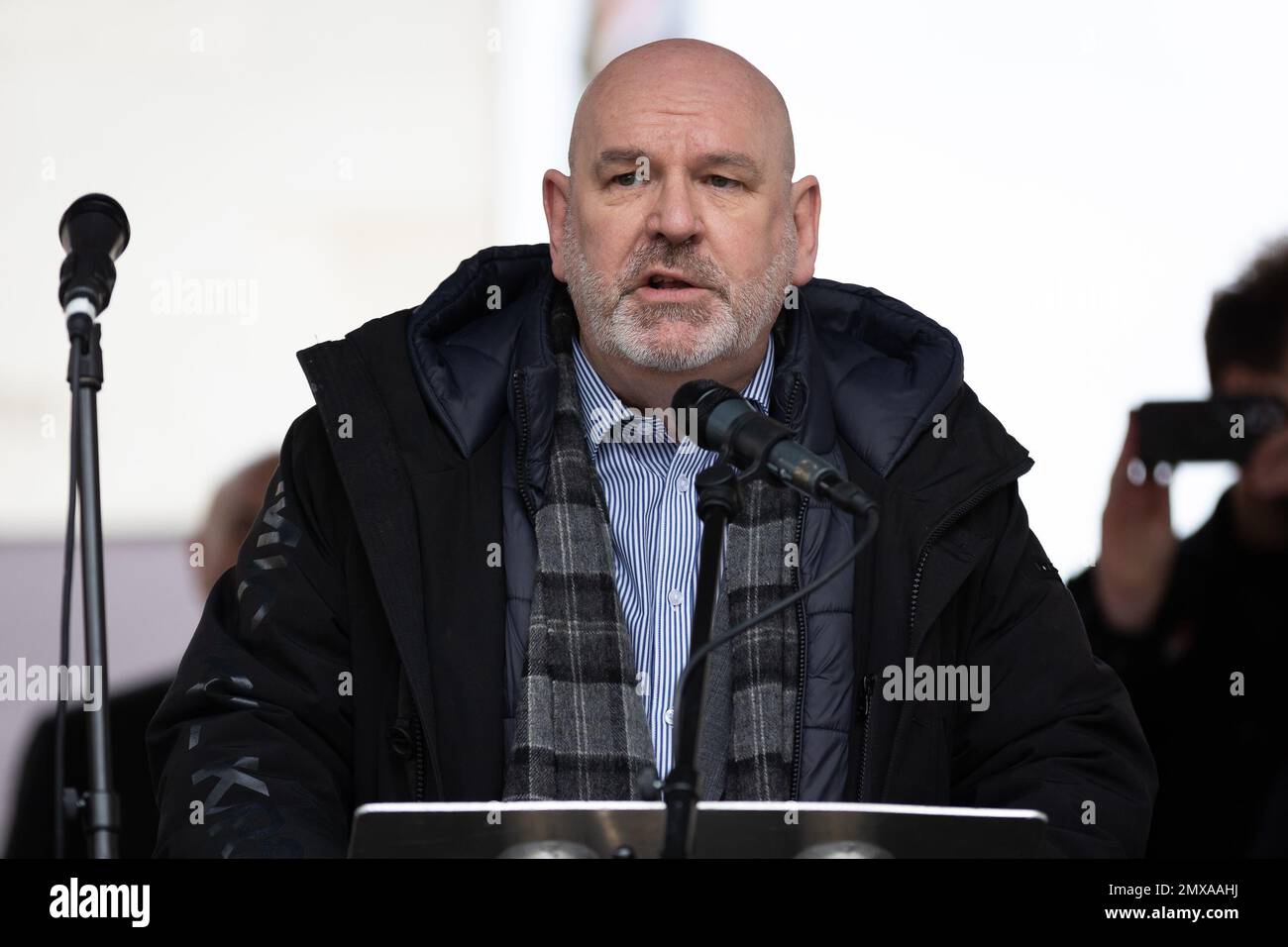 Londres, Royaume-Uni. 01st févr. 2023. Dave Ward, Secrétaire général de l'ASLEF, parle pendant la manifestation. Les syndicats du secteur public dans les secteurs de l'éducation, de la fonction publique et des chemins de fer ont participé à une action industrielle à grande échelle dans tout le pays. Crédit : SOPA Images Limited/Alamy Live News Banque D'Images