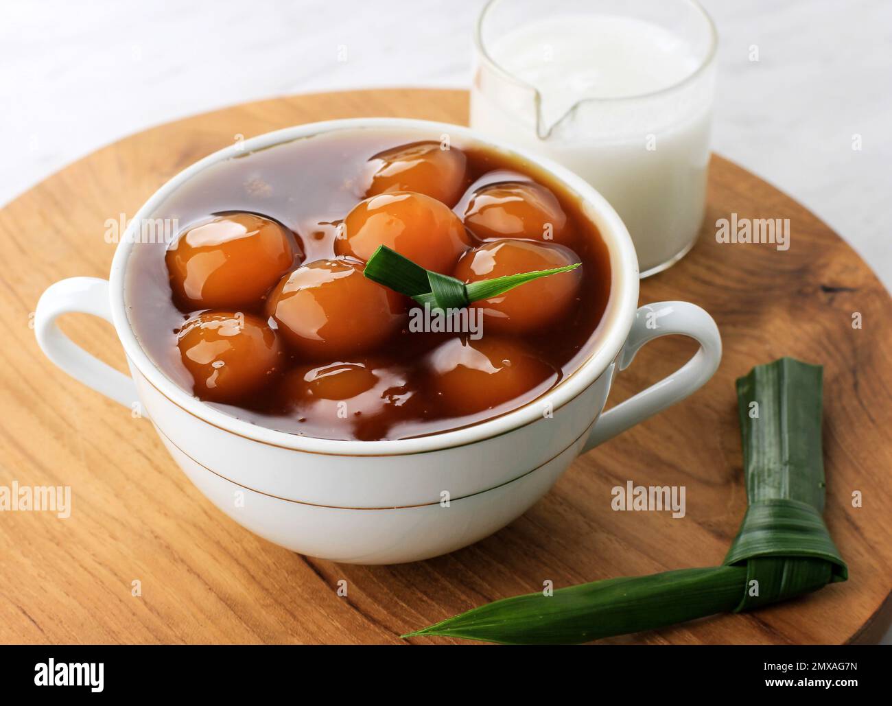Candil Biji Salak ou Jenang Grendul est un dessert traditionnel de porridge sucré originaire d'Indonésie. Banque D'Images