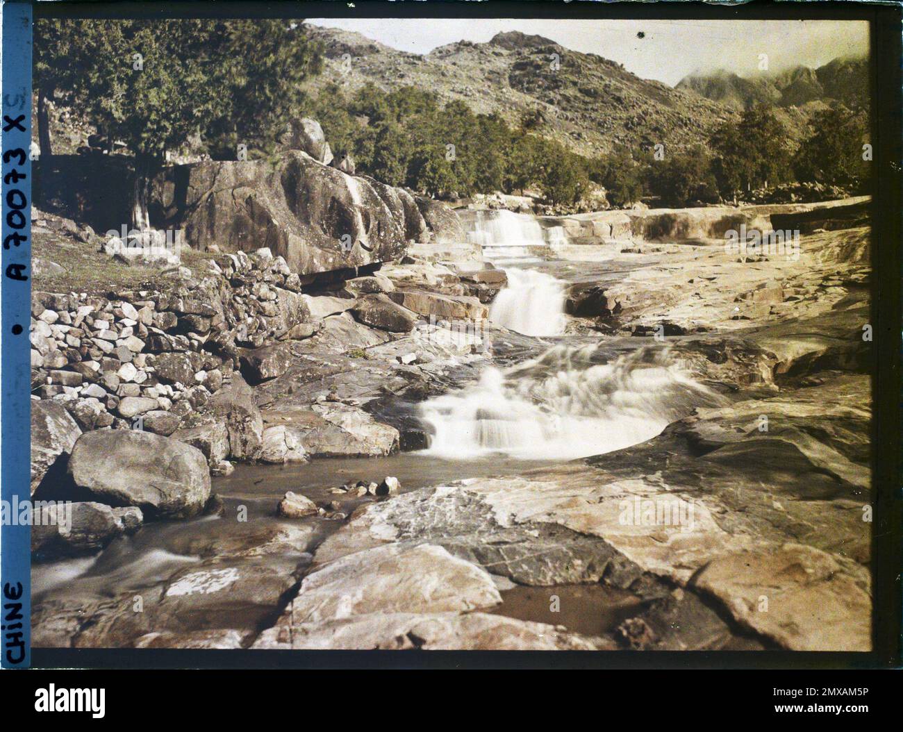 Massif du Taishan, Chine entre Wanxianlou ('Pavillon des dix mille Immortelss') et Dongxiqiao ('Pont est-Ouest') , 1913 - Chine - Stéphane Passet Banque D'Images