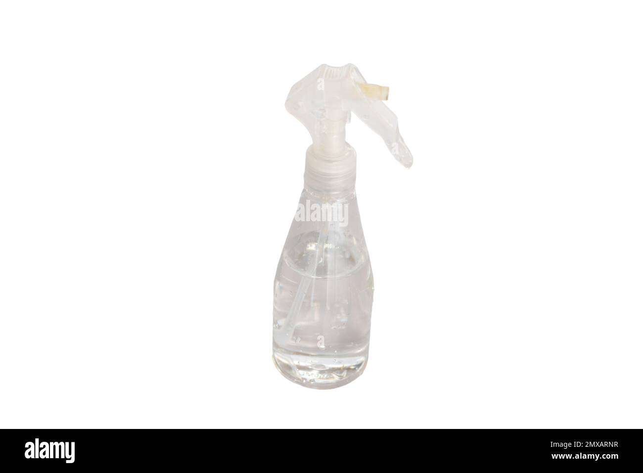 Plantes nettoyant pulvérisateur bouteille d'eau isolée sur fond blanc Banque D'Images Plantes nettoyant pulvérisateur bouteille d'eau isolée sur fond blanc Banque D'Images