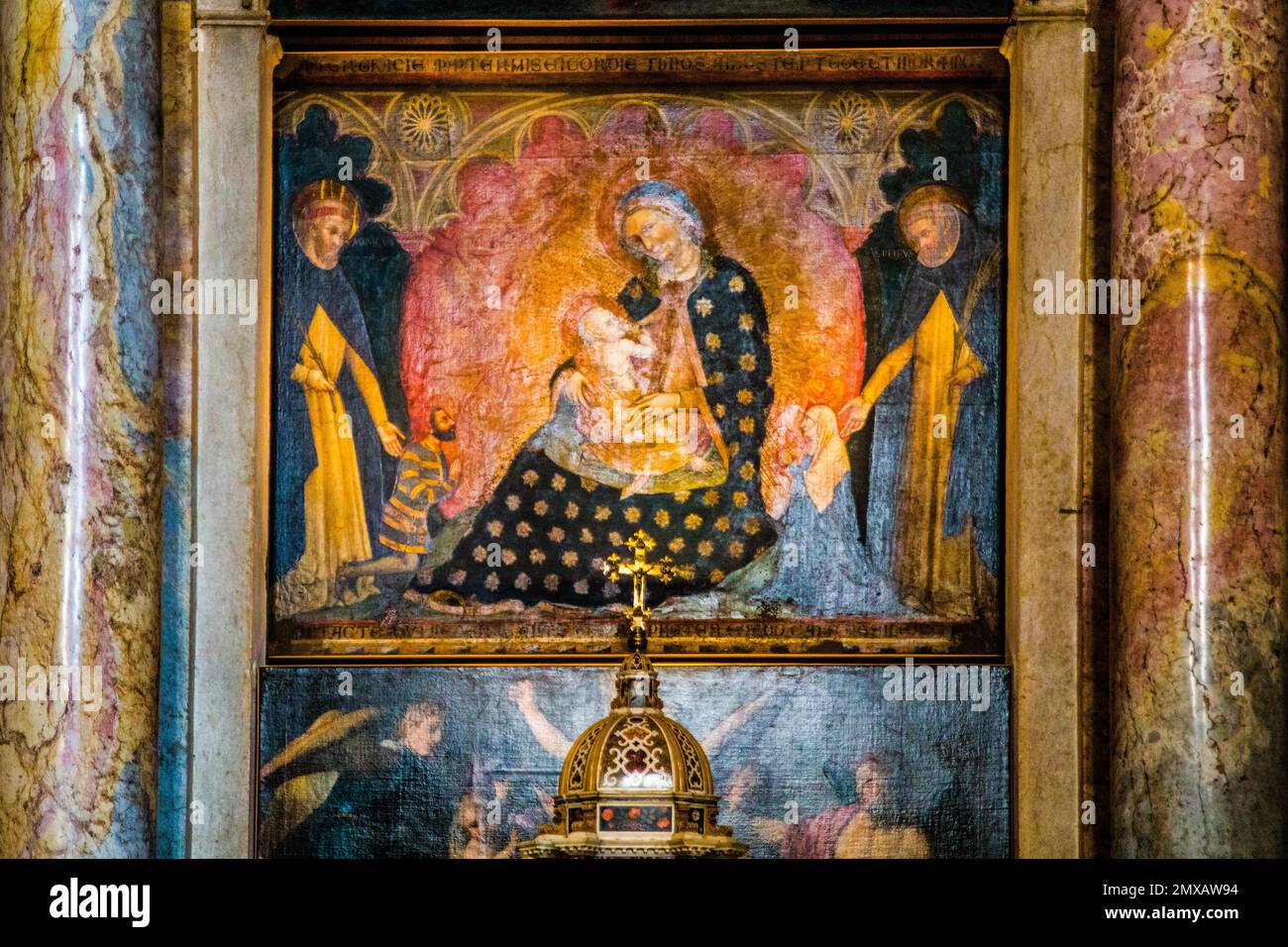 Chapelle de la Madonna du Rosaire, par Demenico Curtoni avec peinture par Lorenzo Veneziano, 1585-1596, Basilique di Sant' Anastasia, vers 1290, italien Banque D'Images