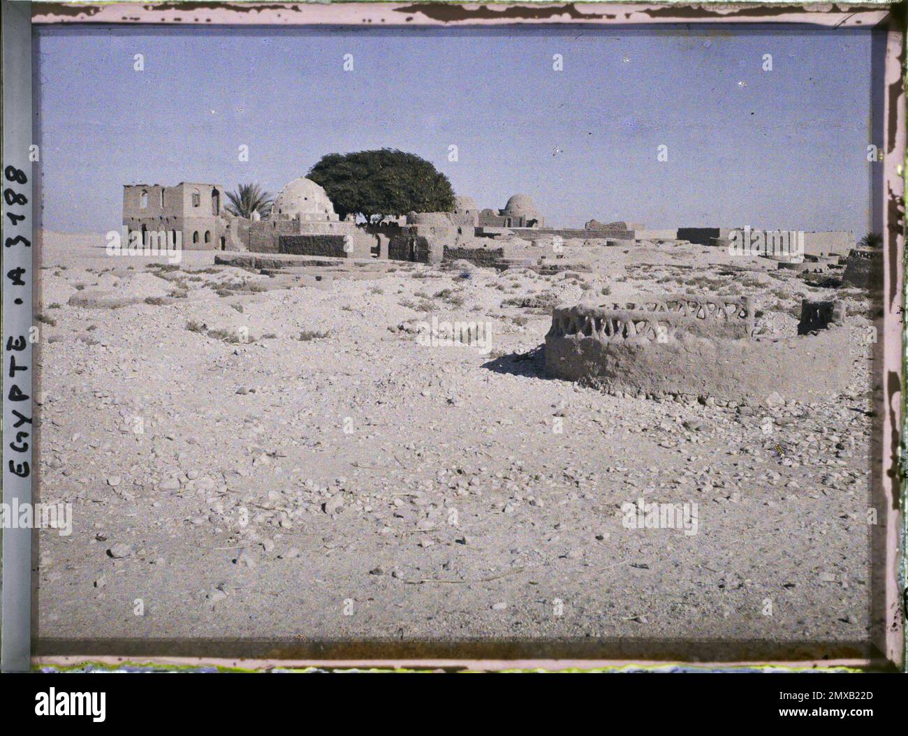Thèbes, Egypte, Afrique cimetière musulman dans le village de Gournah , 1914 - Egypte - Auguste Léon - (janvier - février) Banque D'Images