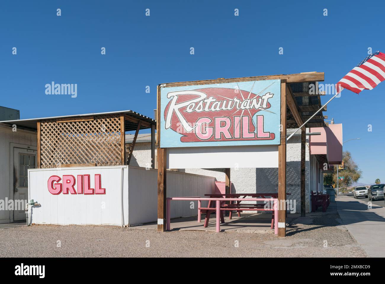 Overton, Nevada, États-Unis: Arrêt de grill de restaurant montré à Overton sur une journée ensoleillée et venteuse. Banque D'Images