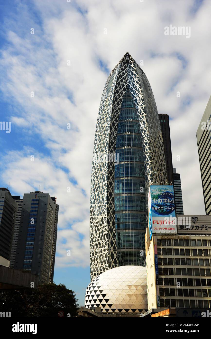 En mode Gakuen Cocoon Tower Shinjuku, Tokyo, Japon. Banque D'Images