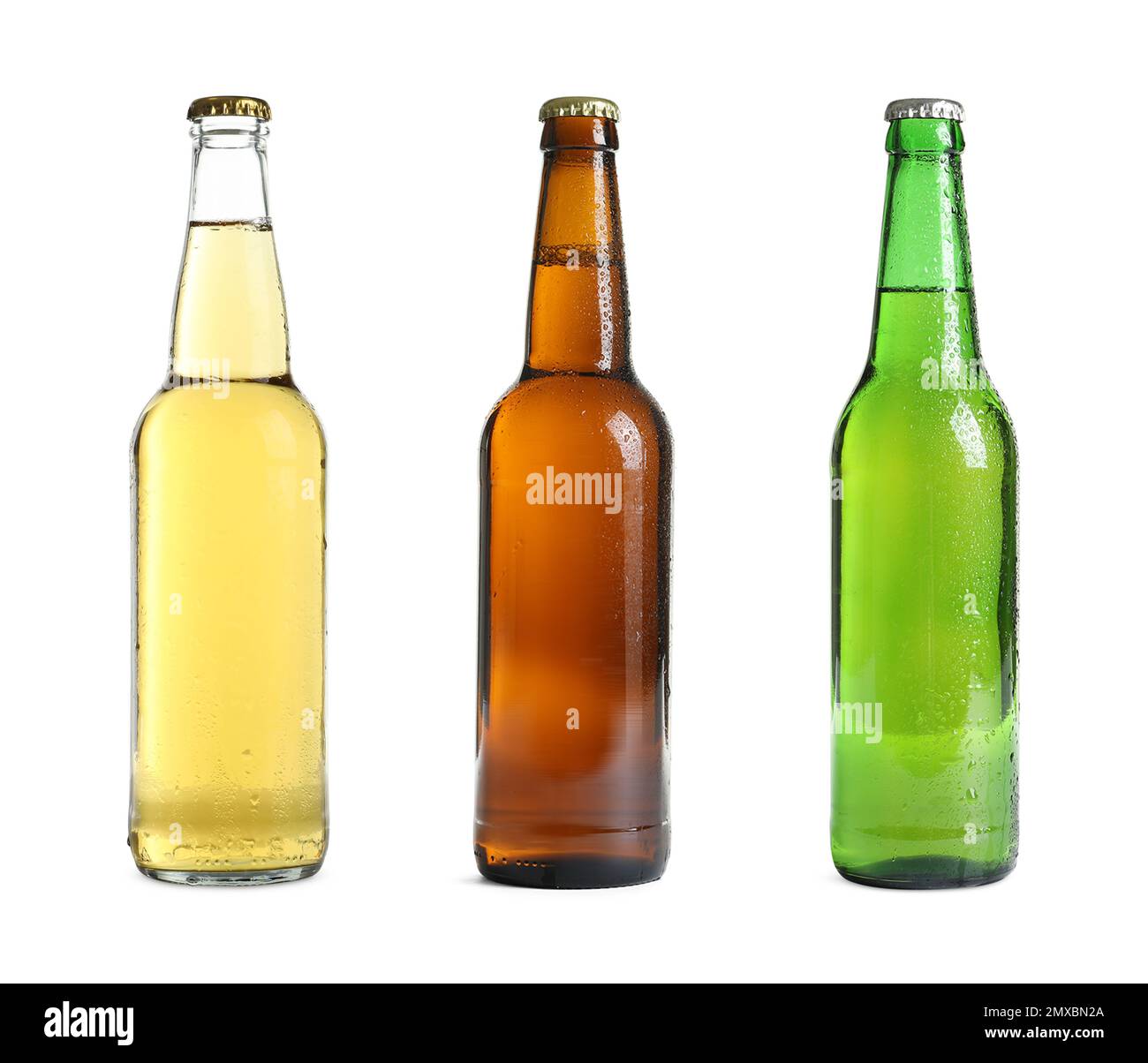 Avec différentes bouteilles de bière sur fond blanc Banque D'Images