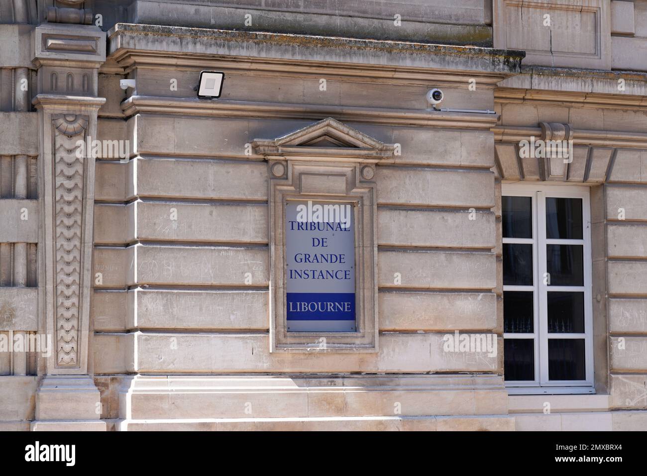 Que Veut Dire High En Francais tribunal de grande instance texte français signe sur l'ancien mur entrée  bâtiment signifie High court en français dans la ville de libourne france  Photo Stock - Alamy
