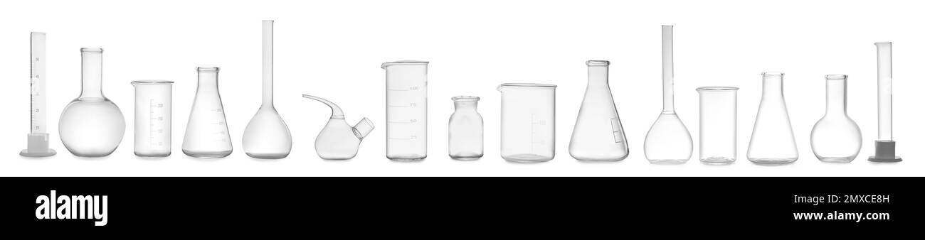 Jeu de verrerie de laboratoire sur fond blanc. Bannière Banque D'Images