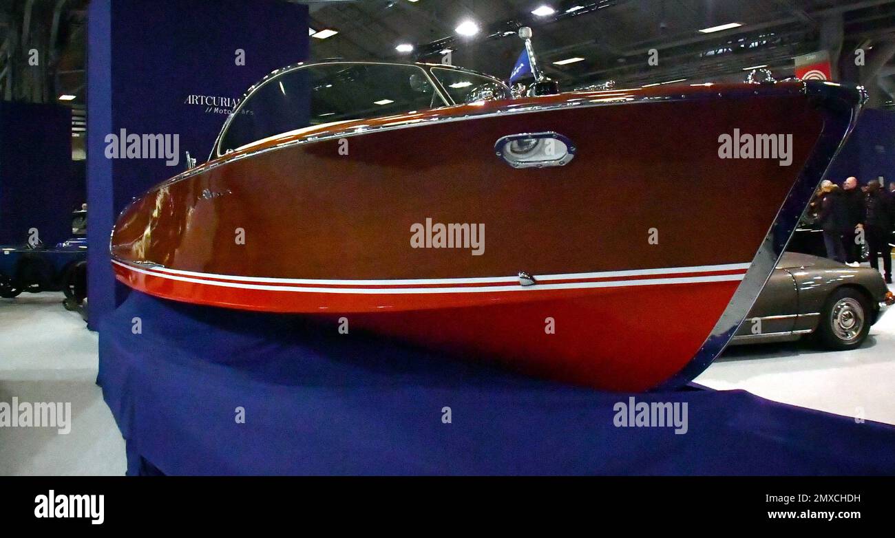 Édition 27th du salon Retromobile à Paris, France sur 2 février 2023. Retromobile Paris est un spectacle dédié aux voitures d'époque. Deuxième plus grand salon du genre en Europe, il peut accueillir plus de 600 exposants et 1 000 véhicules. Photo de Karim ait Adjedjou/ABACAPRESS.COM Banque D'Images