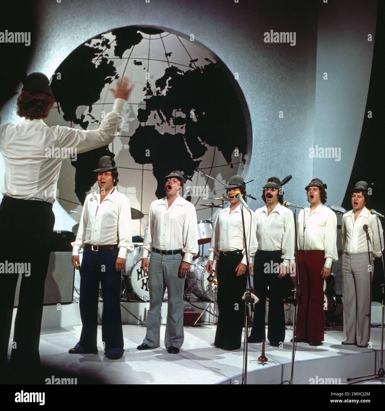 Show-cocktail: Spaß und Musik - bunt gemixt, Unterhaltungsshow, Deutschland 1976, Regie: Dieter Weidisch, mit dabei: das Högl Sextett, in einer Szene als Sänger Banque D'Images